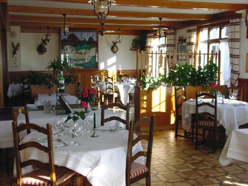 Hotel Restaurant Le Gruyerien Morlon Restaurant bilde